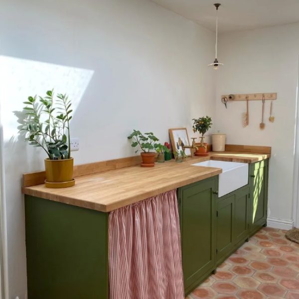 Strong White No.2001 farrow and ball